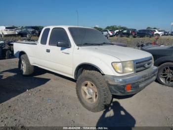  Salvage Toyota Tacoma