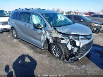  Salvage Toyota Sienna