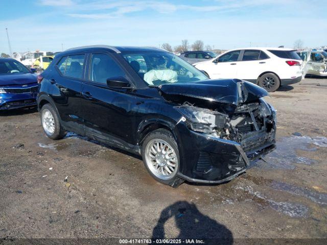  Salvage Nissan Kicks
