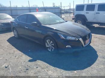  Salvage Nissan Altima