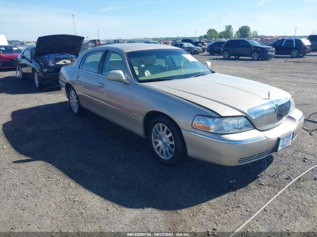  Salvage Lincoln Towncar