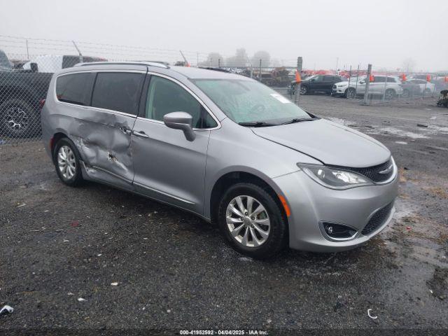  Salvage Chrysler Pacifica