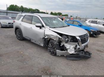  Salvage Nissan Pathfinder