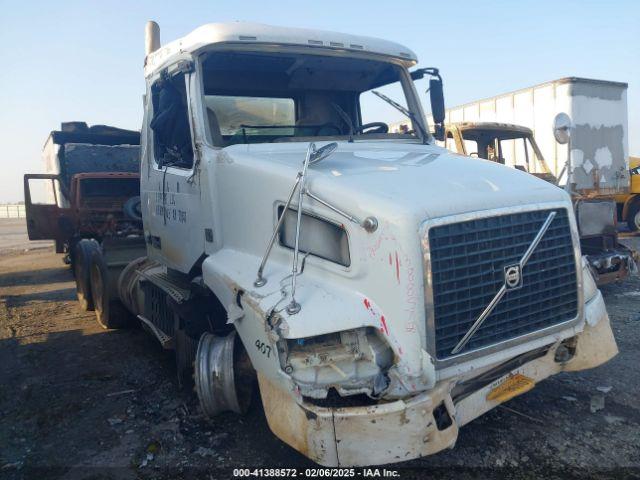  Salvage Volvo Vn