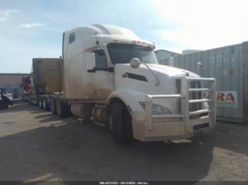  Salvage Peterbilt 579