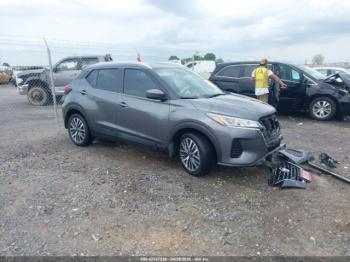 Salvage Nissan Kicks