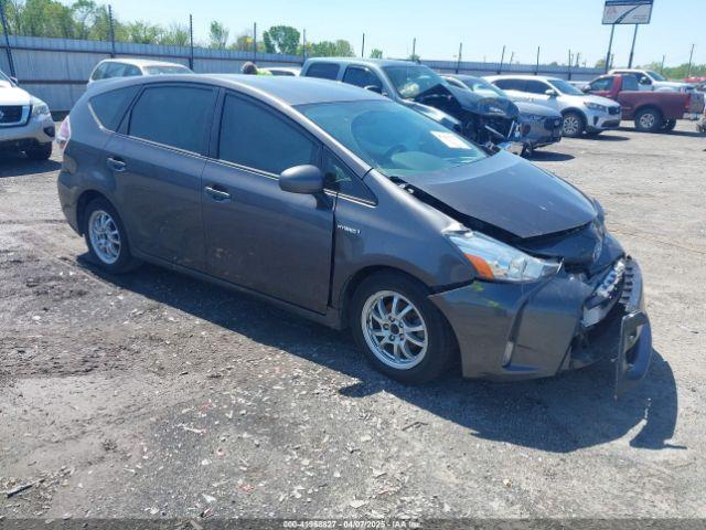  Salvage Toyota Prius v