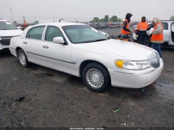  Salvage Lincoln Towncar