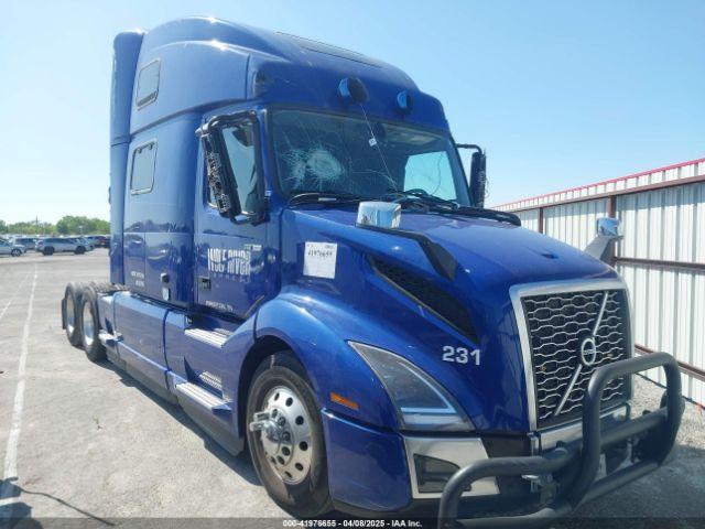  Salvage Volvo Vnl
