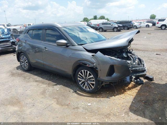  Salvage Nissan Kicks