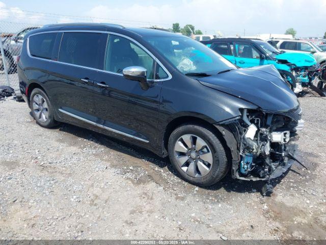  Salvage Chrysler Pacifica