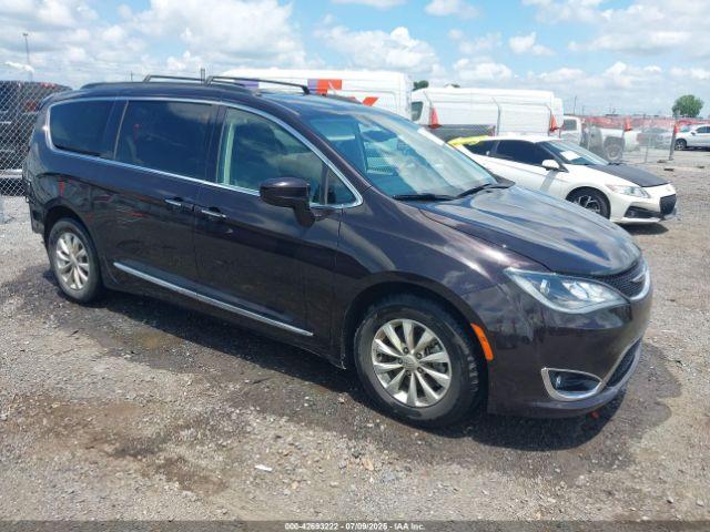 Salvage Chrysler Pacifica