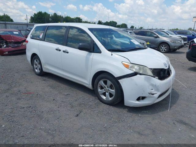  Salvage Toyota Sienna