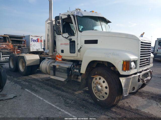  Salvage Mack Pinnacle