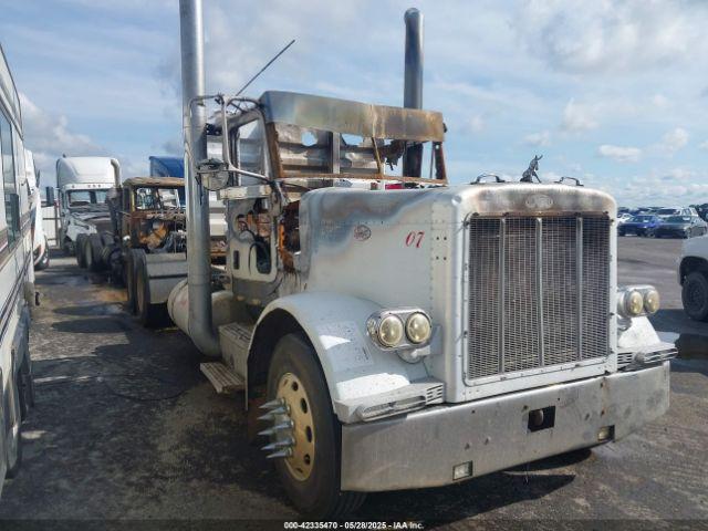 Salvage Peterbilt 379