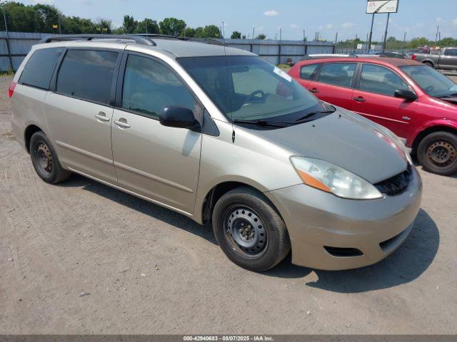  Salvage Toyota Sienna