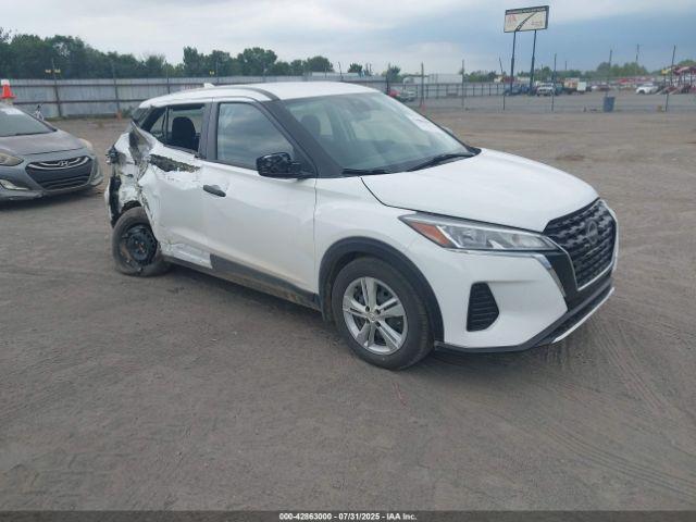  Salvage Nissan Kicks