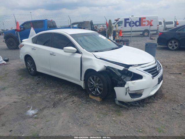  Salvage Nissan Altima