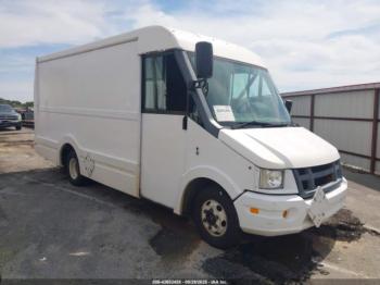  Salvage Isuzu Commercial Van