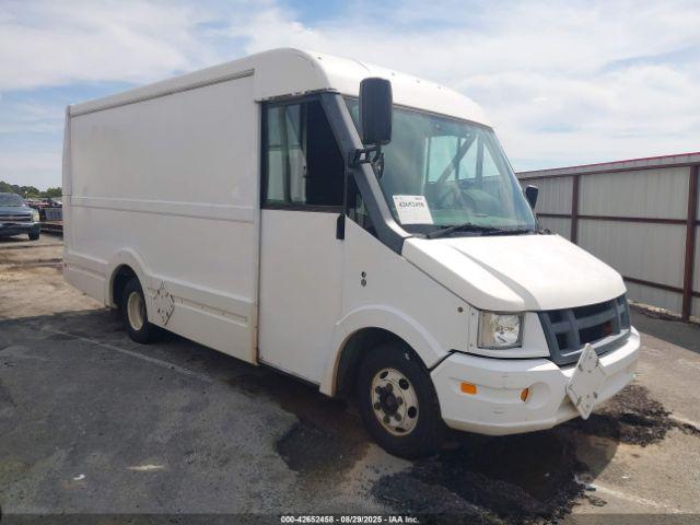  Salvage Isuzu Commercial Van