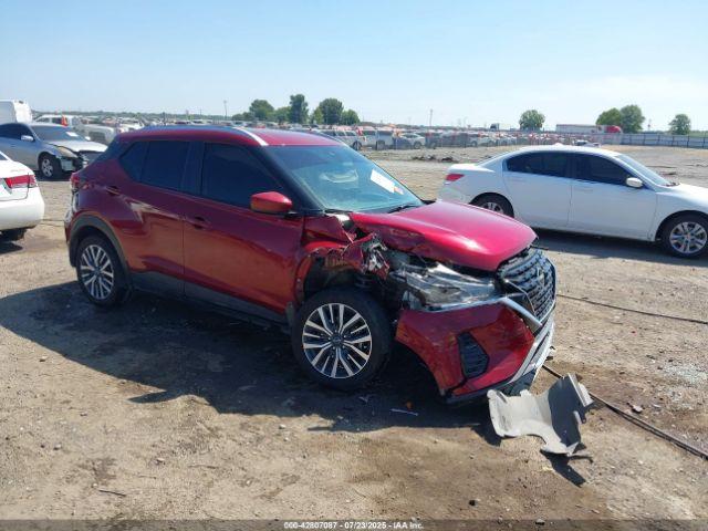  Salvage Nissan Kicks