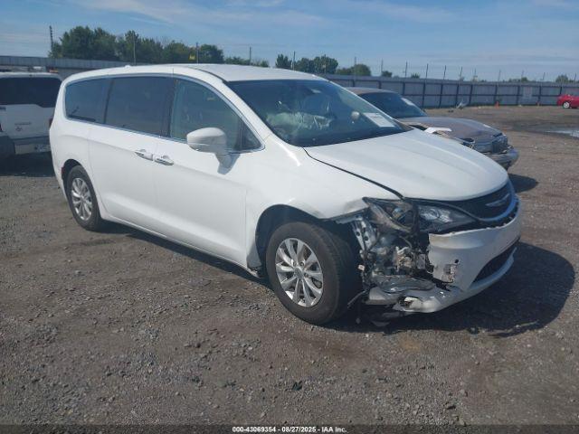  Salvage Chrysler Pacifica