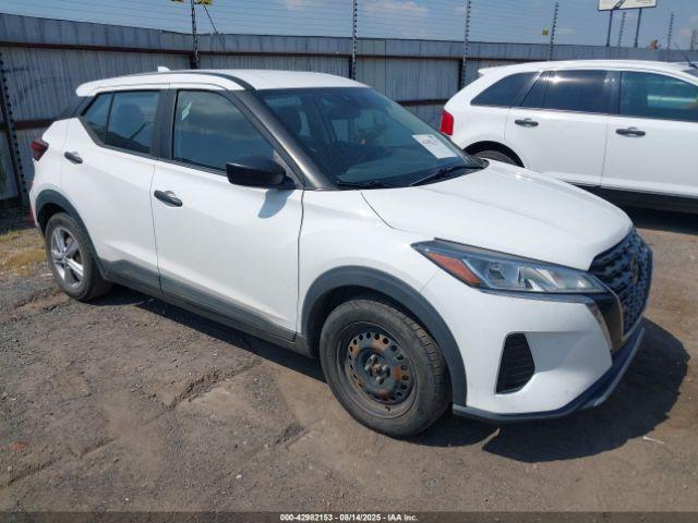  Salvage Nissan Kicks