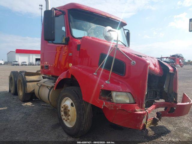  Salvage Volvo Vn