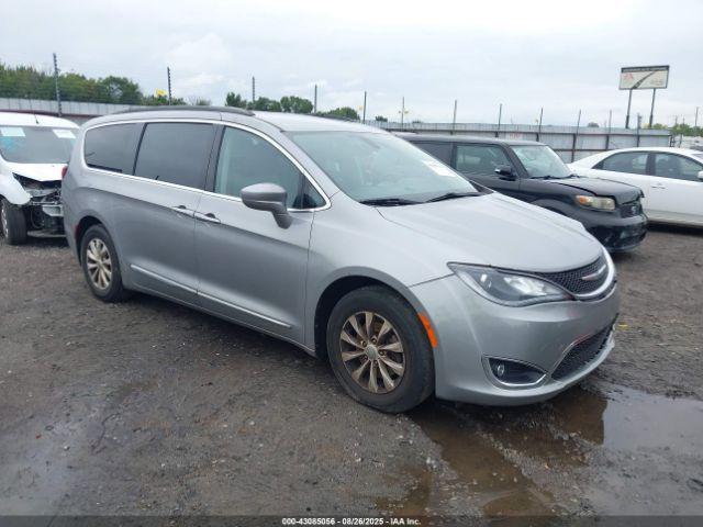  Salvage Chrysler Pacifica