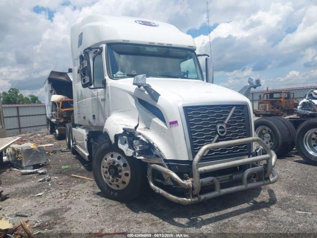  Salvage Volvo Vnl