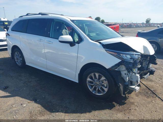  Salvage Toyota Sienna
