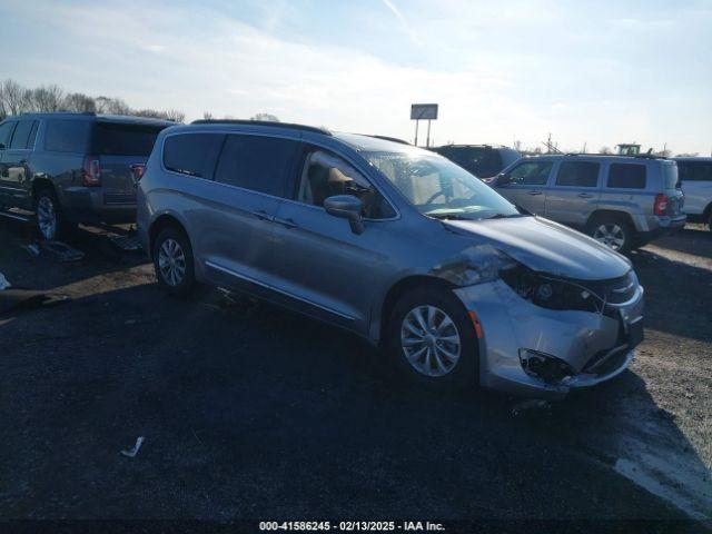  Salvage Chrysler Pacifica