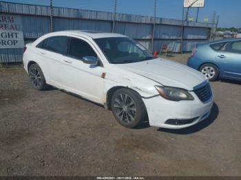  Salvage Chrysler 200