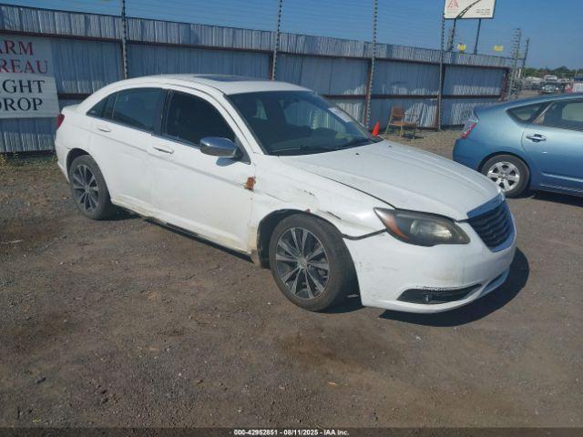  Salvage Chrysler 200
