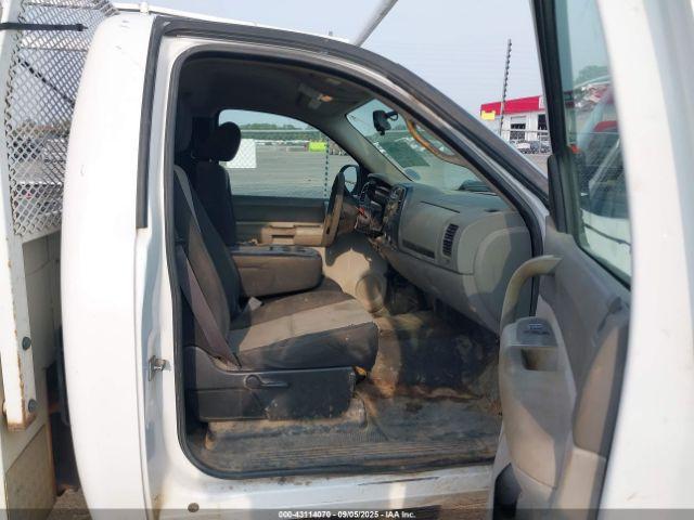  Salvage Chevrolet Silverado 2500