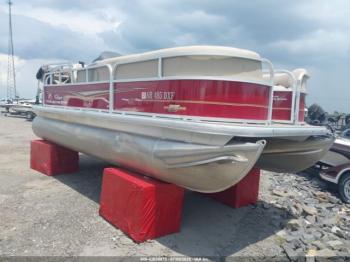  Salvage Sun Tracker Tracker Marine Suntr