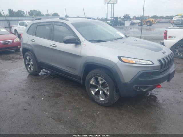  Salvage Jeep Cherokee
