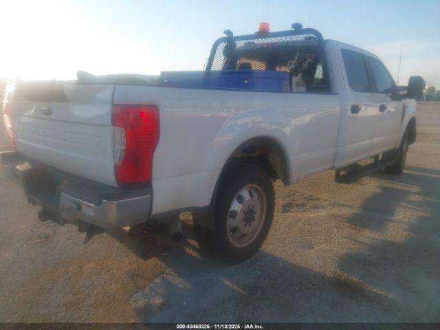 Ford F-350 Xl Image 3