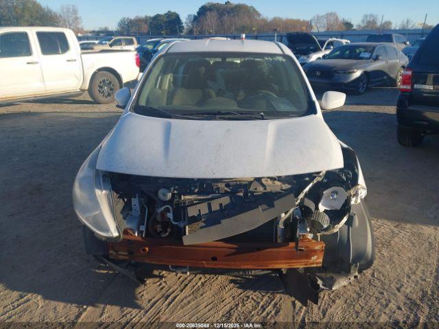 Nissan Versa 1.6 S+ Image 15