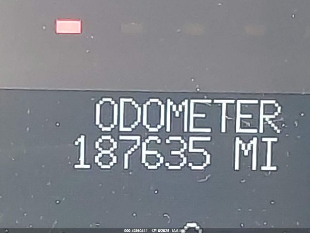 Cadillac Escalade Standard Image 9