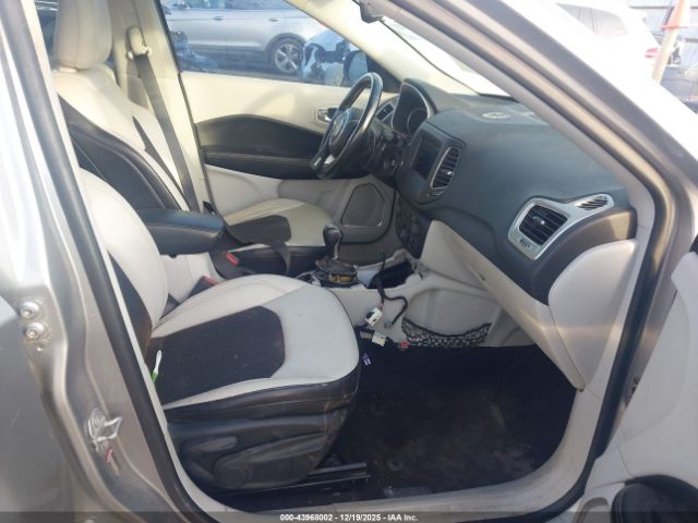 Jeep Compass Sun And Wheel Fwd Image 6