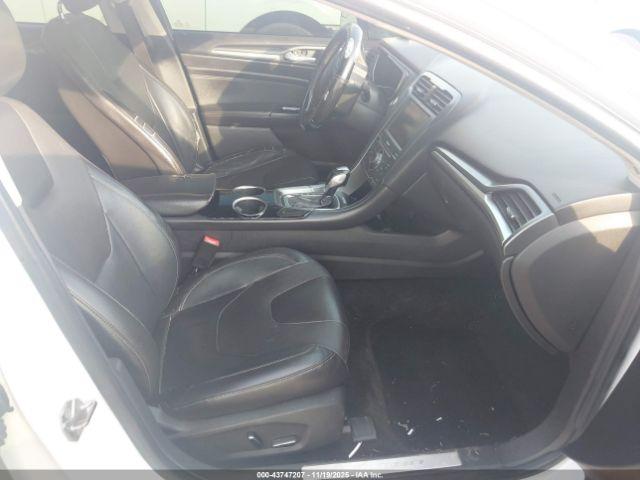 Ford Fusion Titanium Image 2