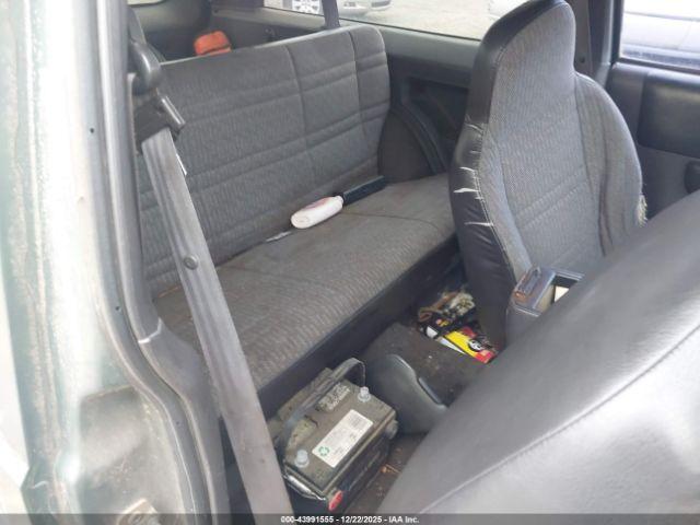 Jeep Cherokee Sport Image 10