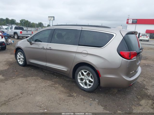 Chrysler Pacifica Touring-l Image 5