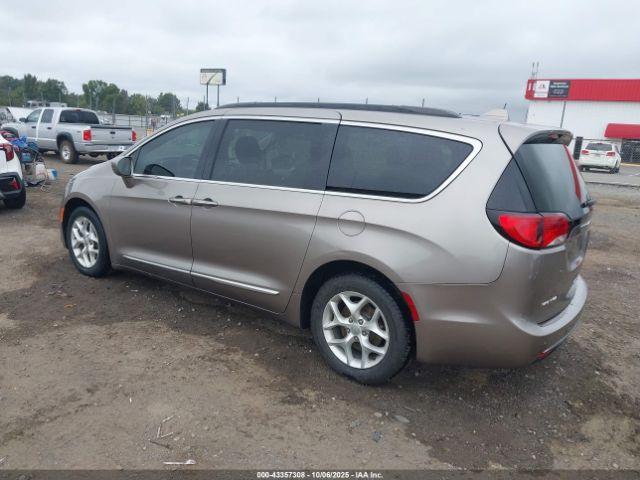 Chrysler Pacifica Touring-l Image 5