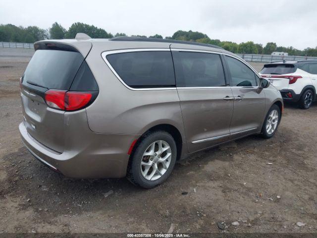 Chrysler Pacifica Touring-l Image 7