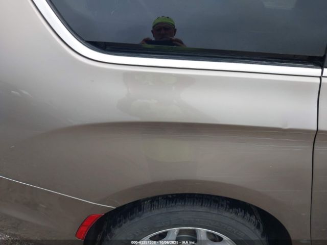 Chrysler Pacifica Touring-l Image 9