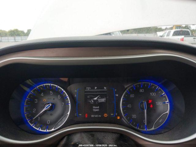 Chrysler Pacifica Touring-l Image 6