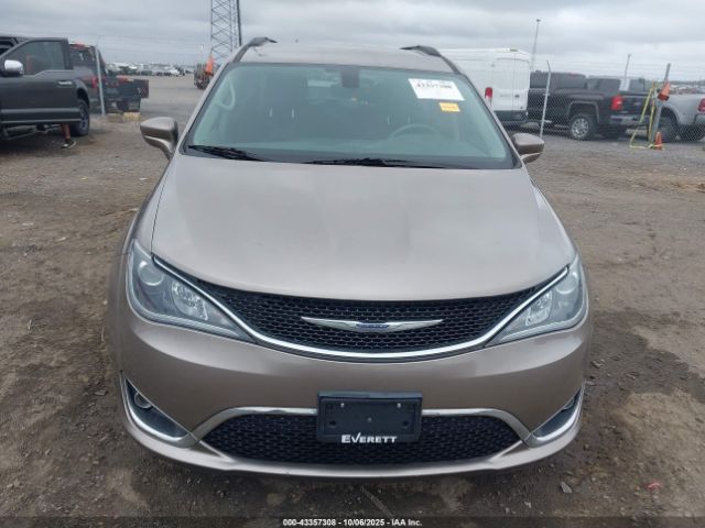 Chrysler Pacifica Touring-l Image 12