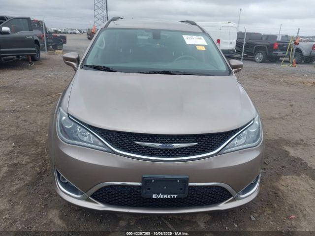 Chrysler Pacifica Touring-l Image 12